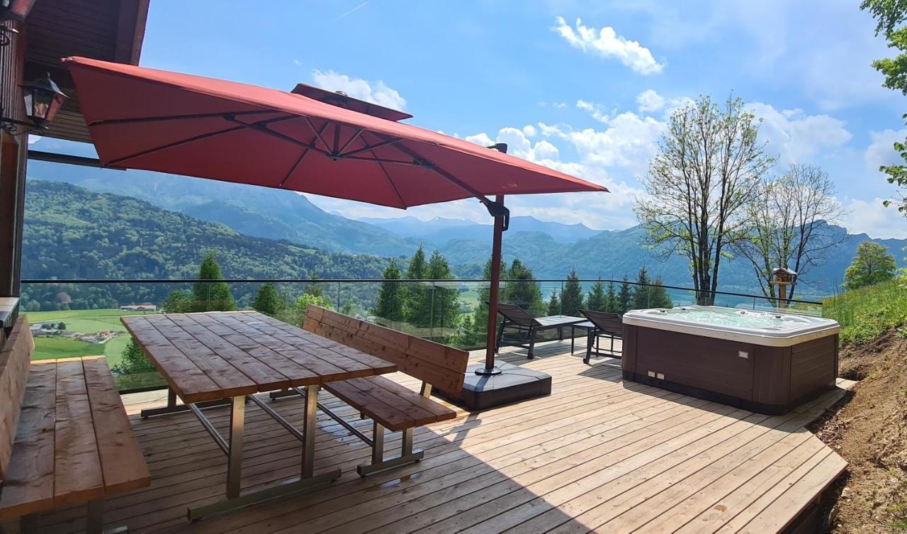 Ruhige Bergvilla In Alleinlage Am Mondsee Mit Seeblick Bergblick Und Whirlpool Innerschwand 外观 照片