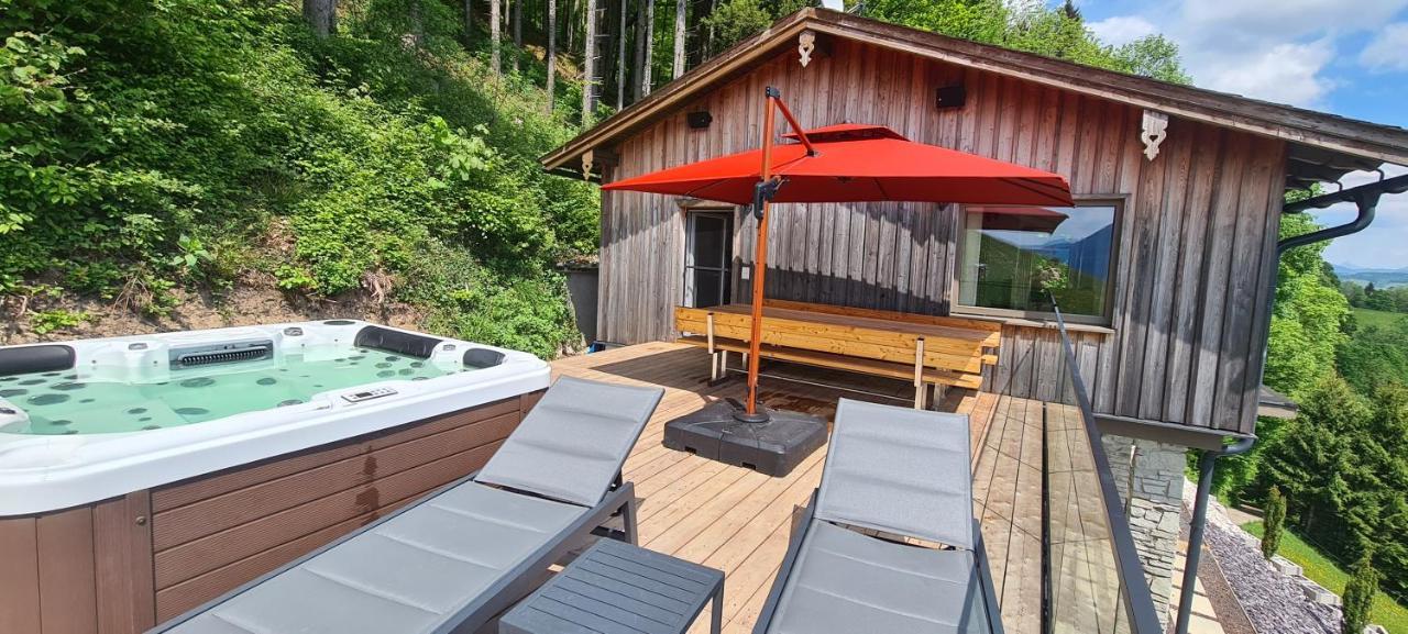 Ruhige Bergvilla In Alleinlage Am Mondsee Mit Seeblick Bergblick Und Whirlpool Innerschwand 外观 照片